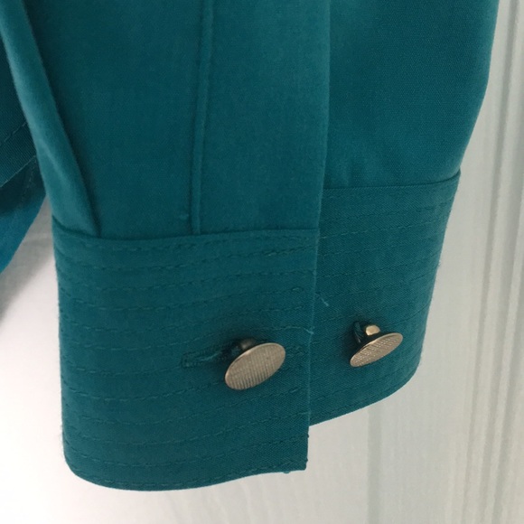 3/$25 Like New Blouse - Picture 4 of 6